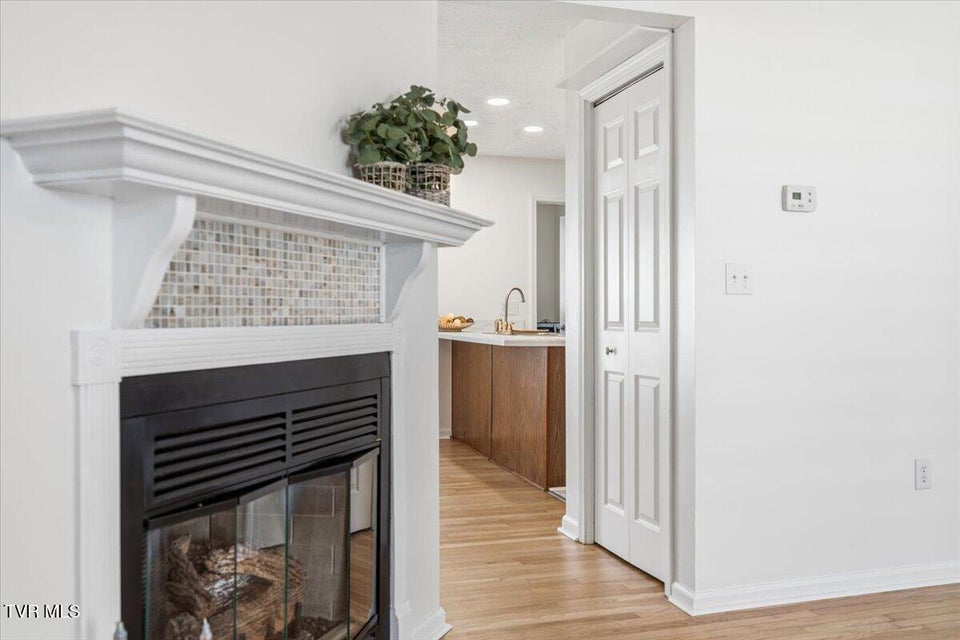 Photo #15: 934 Beverly Drive