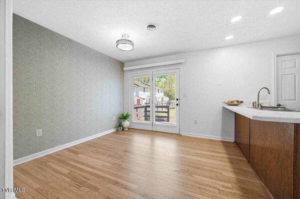 Photo #24: 934 Beverly Drive