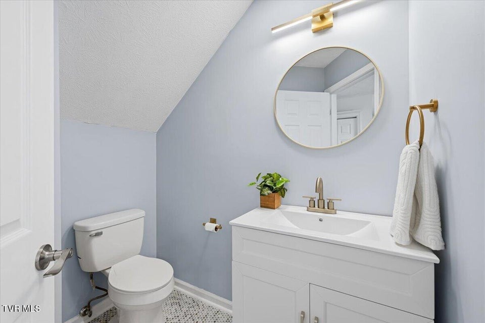 Photo #21: 934 Beverly Drive