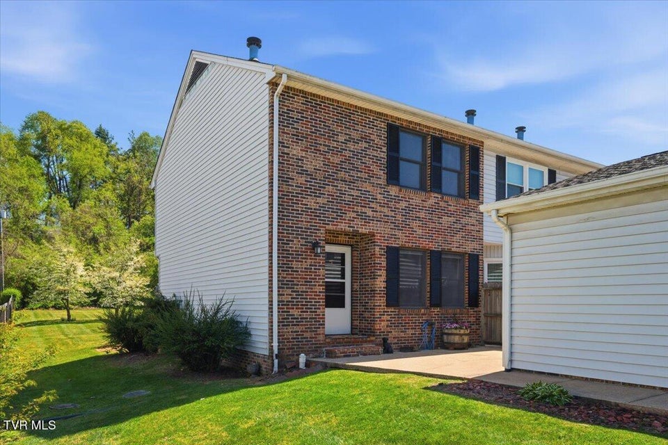 Photo #2: 934 Beverly Drive