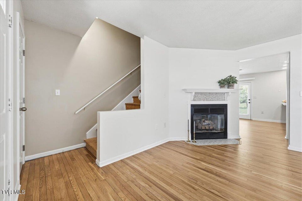 Photo #13: 934 Beverly Drive