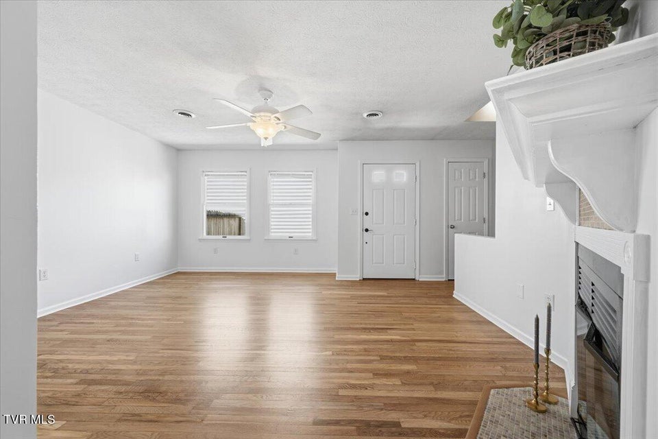 Photo #19: 934 Beverly Drive