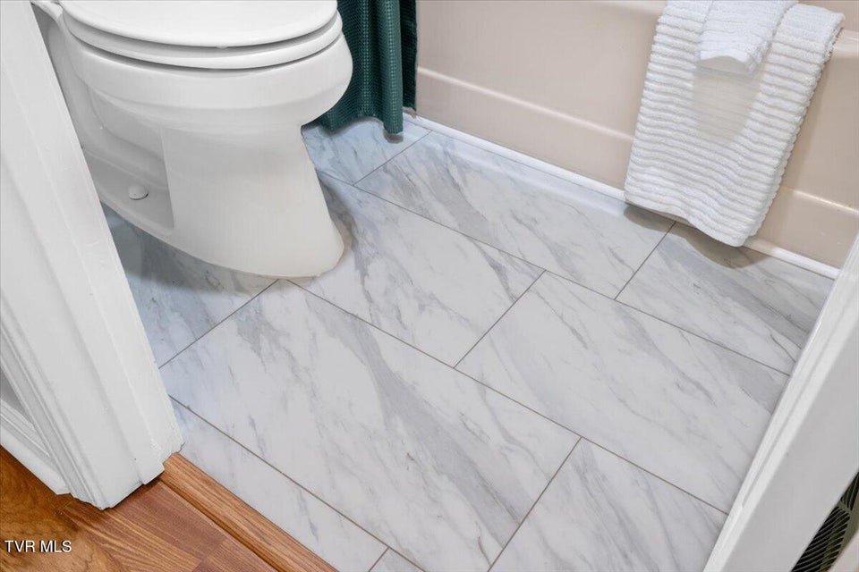 Photo #40: 934 Beverly Drive