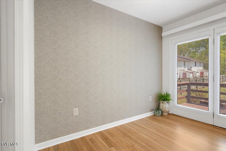 Photo #25: 934 Beverly Drive