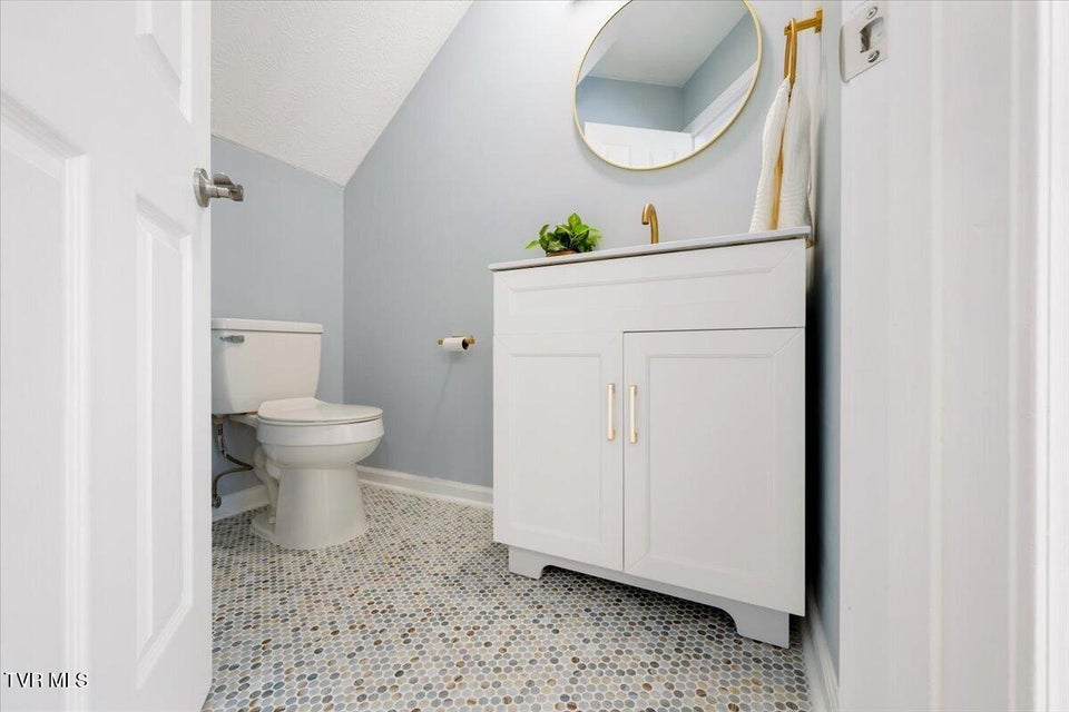 Photo #23: 934 Beverly Drive