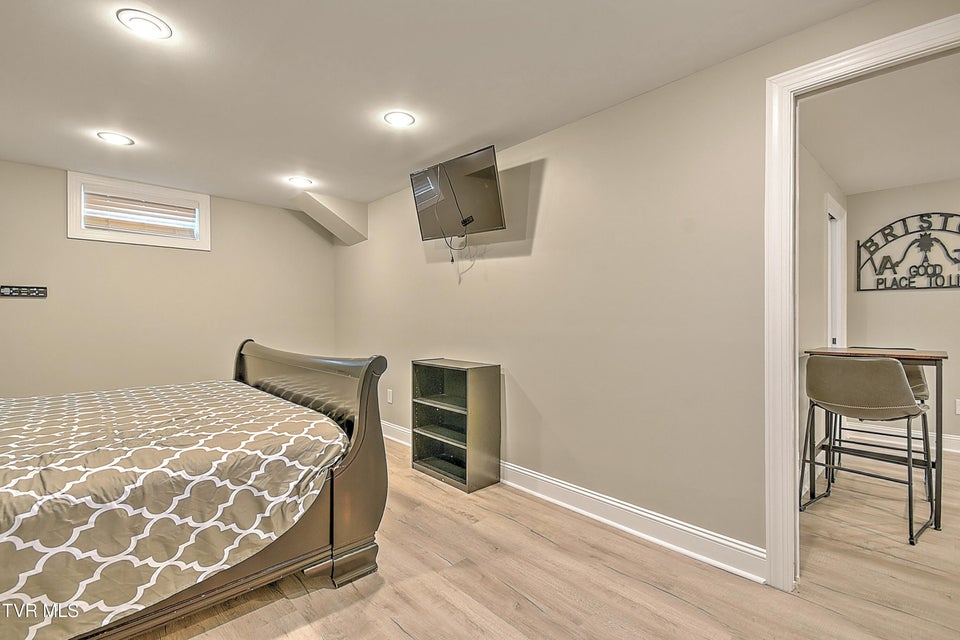 Photo #28: 2413 Catherine Street