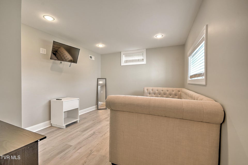 Photo #31: 2413 Catherine Street