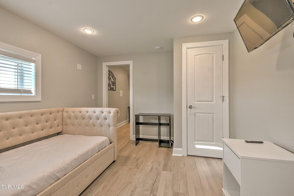 Photo #32: 2413 Catherine Street