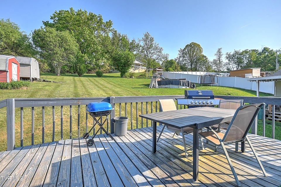 Photo #33: 2413 Catherine Street