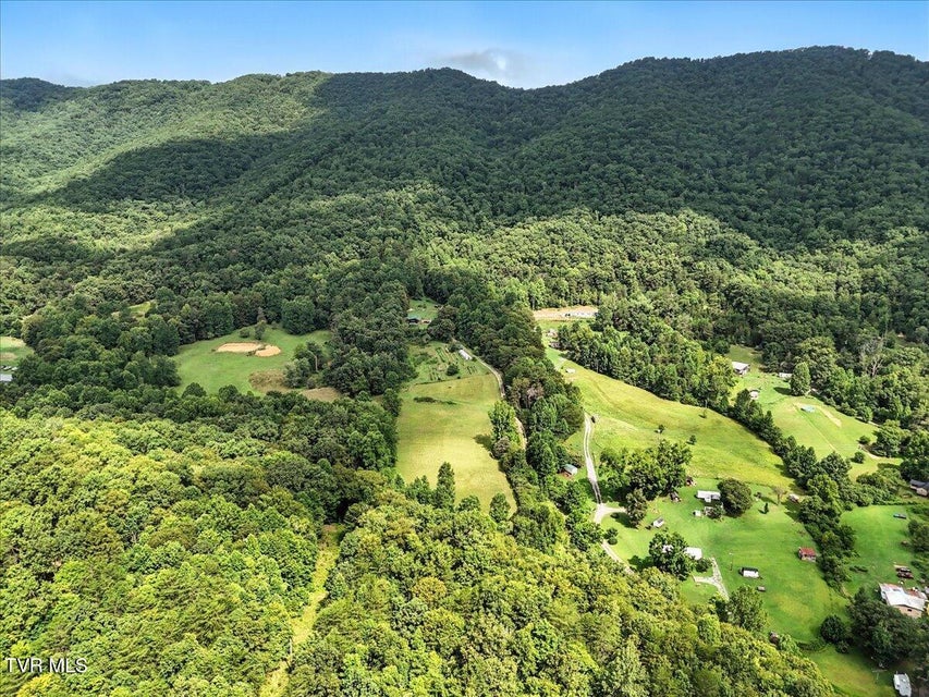 Photo #16: 106 Barker Road