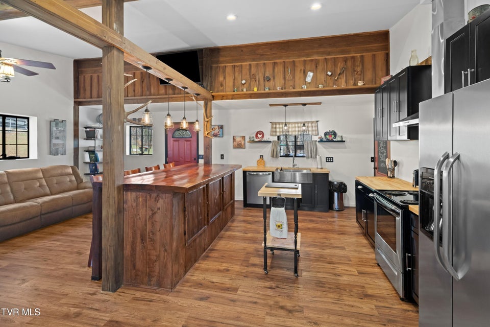 Photo #31: 106 Barker Road