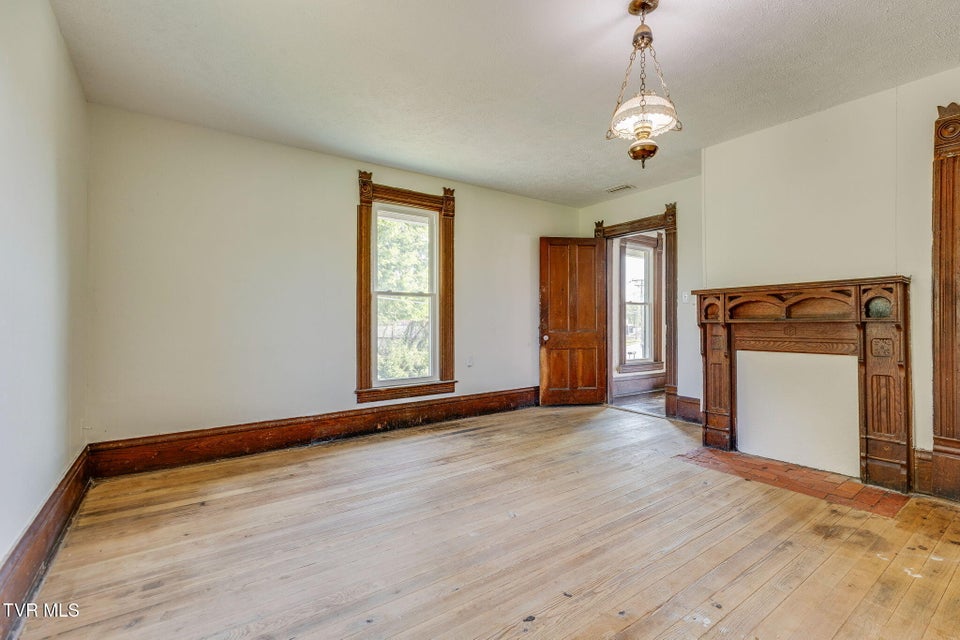 Photo #25: 1604 Broad Street