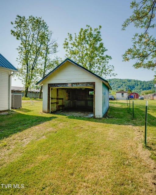 Photo #34: 1604 Broad Street