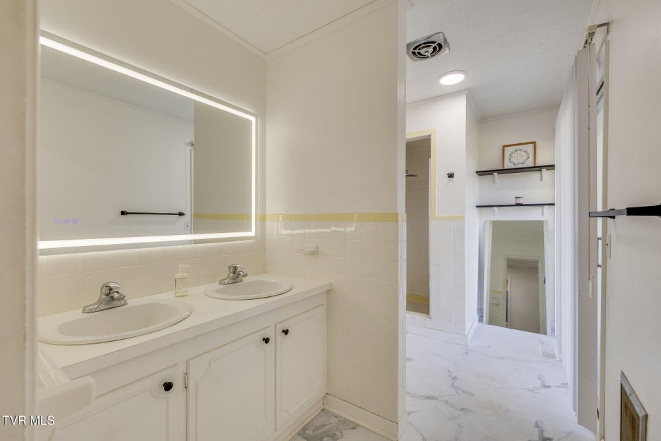 Photo #25: 107 Wayfair Drive