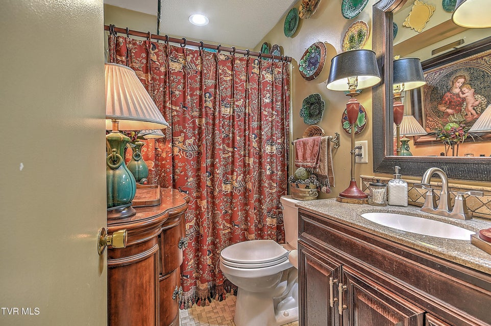 Photo #32: 58 Whitehall 