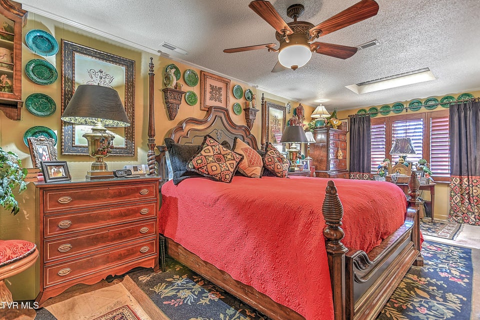 Photo #33: 58 Whitehall 