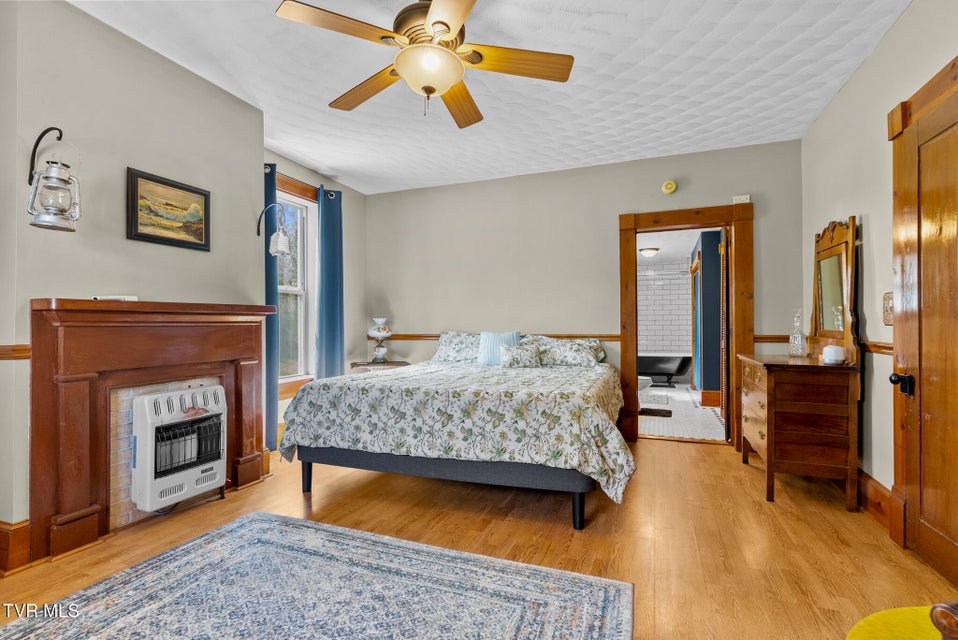 Photo #12: 210 Evergreen Street