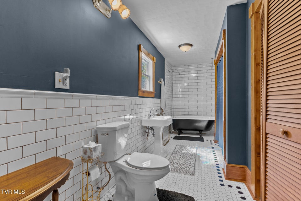 Photo #14: 210 Evergreen Street