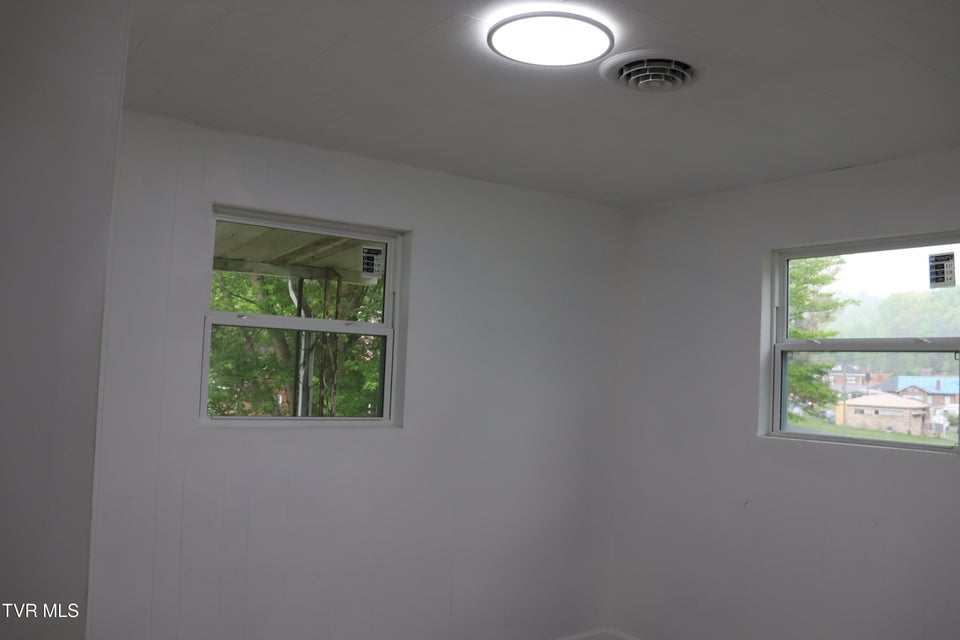 Photo #31: 265 Market Street