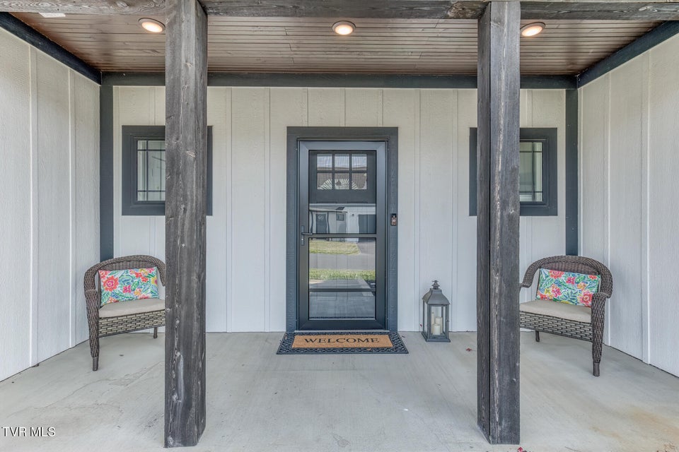 Photo #4: 818 Guaranda Drive