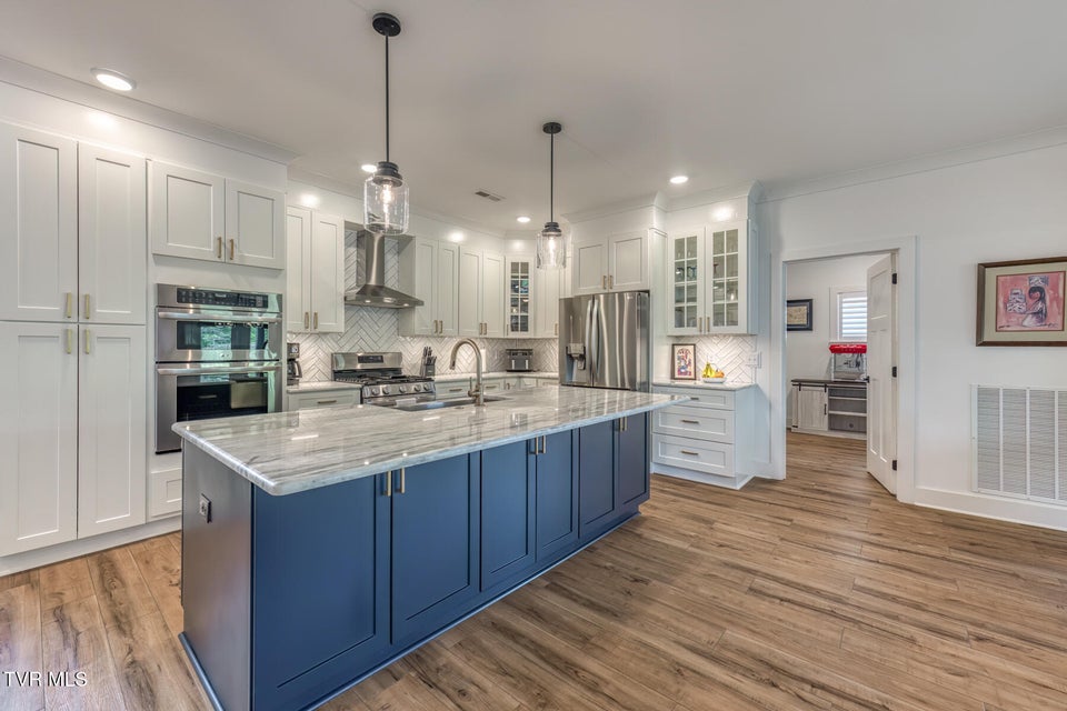 Photo #15: 818 Guaranda Drive