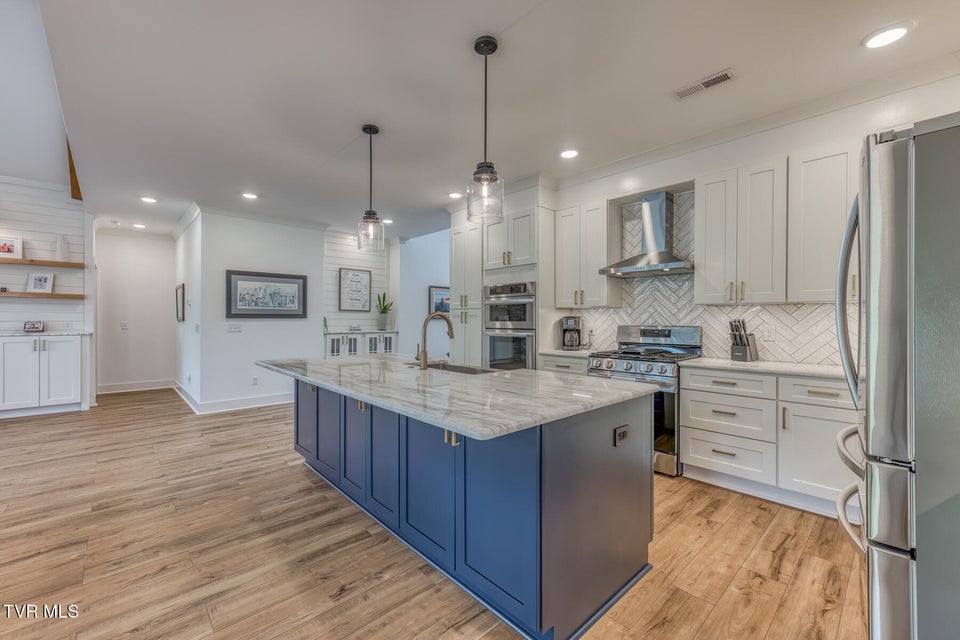 Photo #14: 818 Guaranda Drive