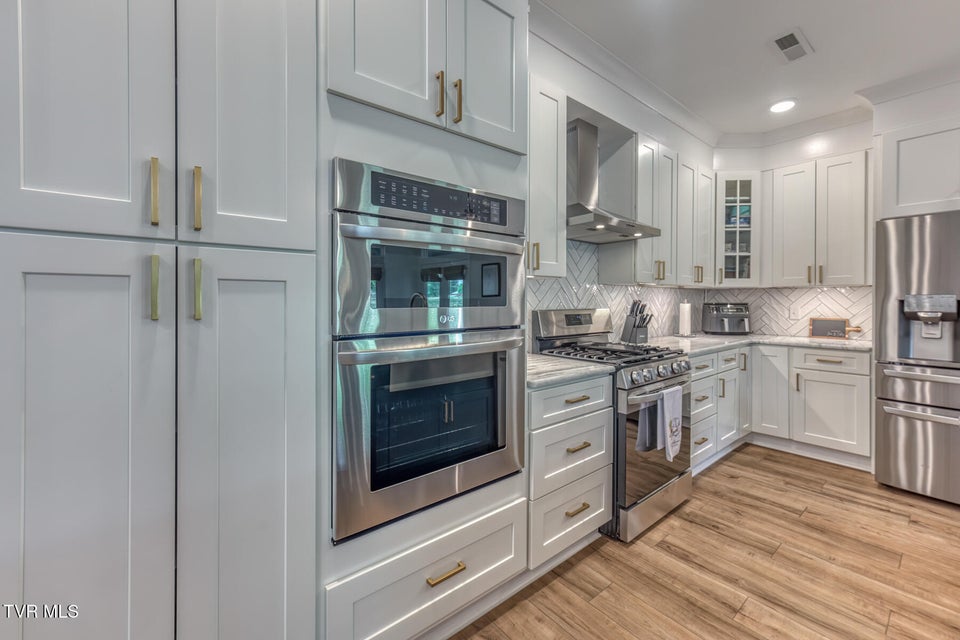 Photo #17: 818 Guaranda Drive