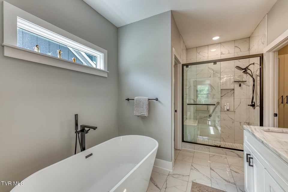 Photo #26: 818 Guaranda Drive