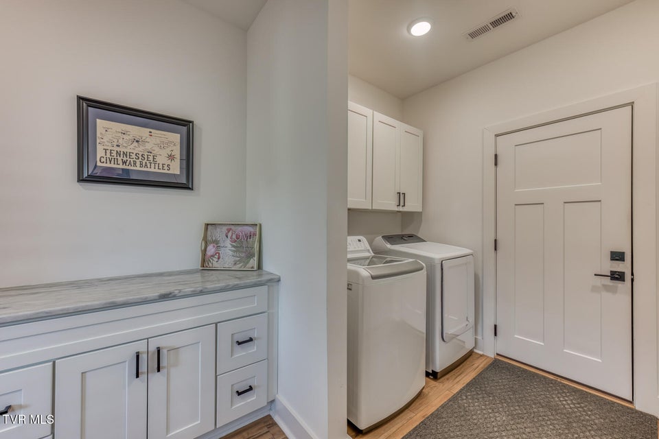 Photo #32: 818 Guaranda Drive