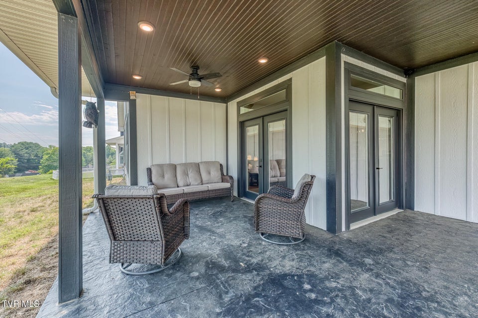 Photo #37: 818 Guaranda Drive