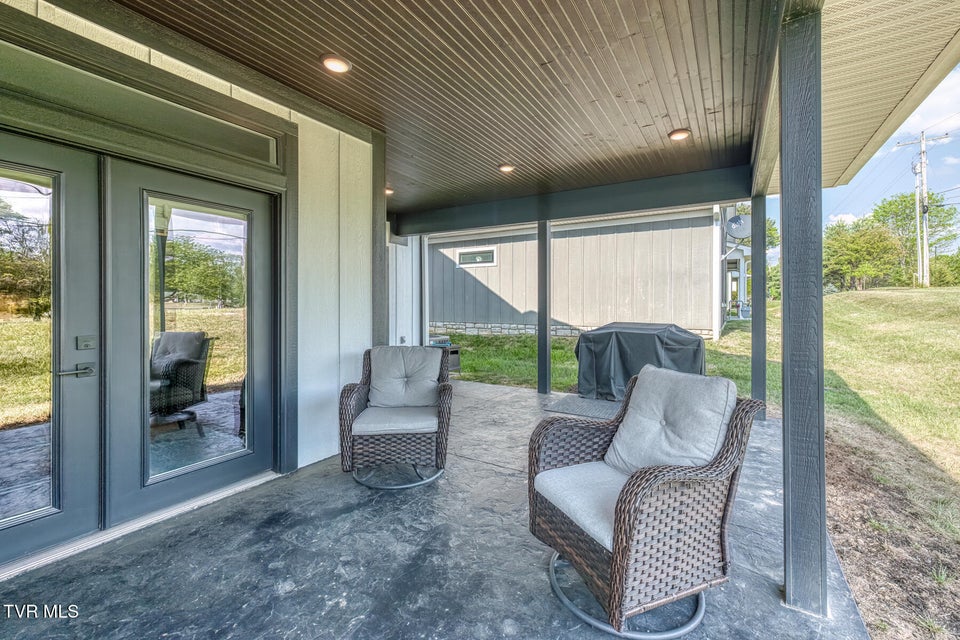 Photo #38: 818 Guaranda Drive