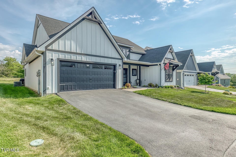 Photo #2: 818 Guaranda Drive