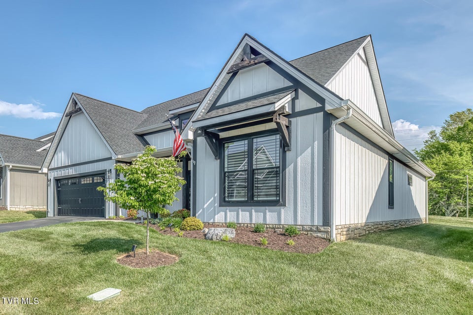 Photo #3: 818 Guaranda Drive