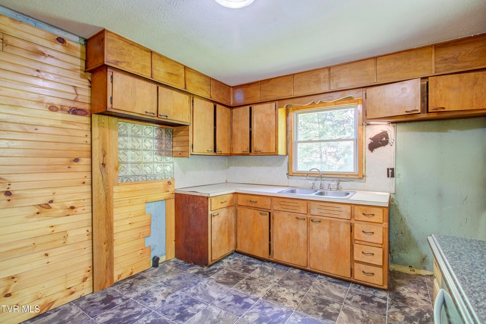 Photo #8: 264 Terrace Avenue