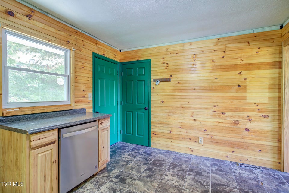 Photo #9: 264 Terrace Avenue