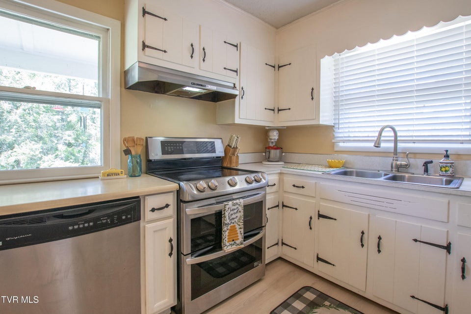 Photo #21: 501 Cheyenne Road