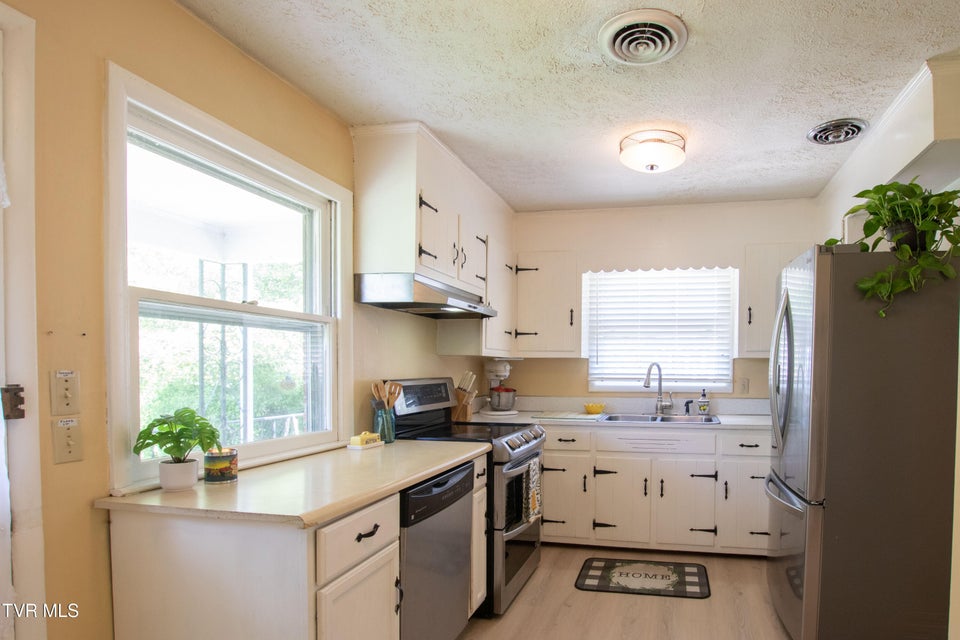 Photo #24: 501 Cheyenne Road