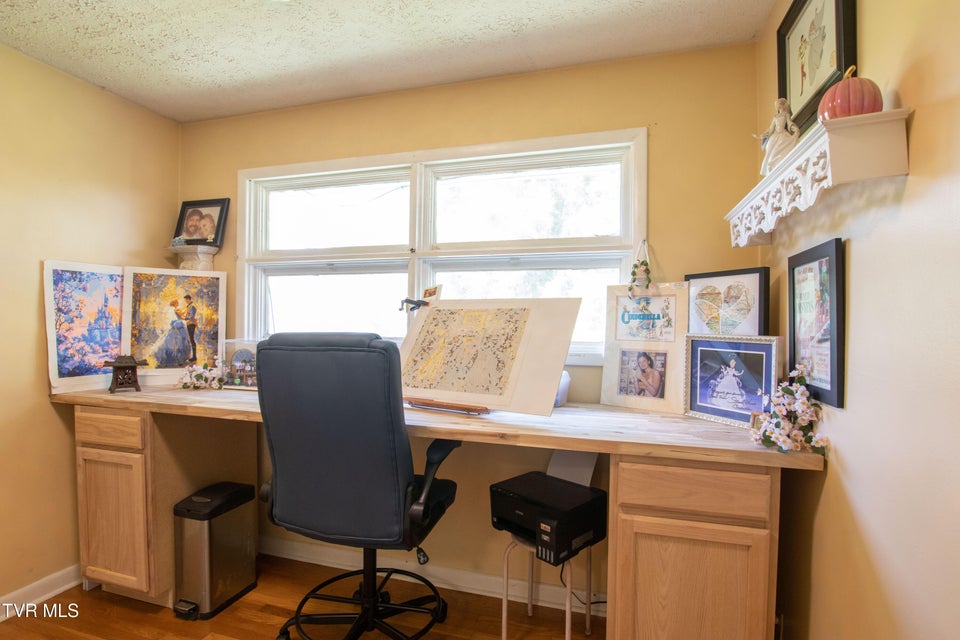 Photo #25: 501 Cheyenne Road