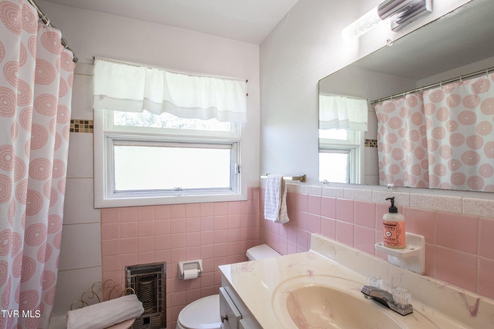 Photo #32: 501 Cheyenne Road