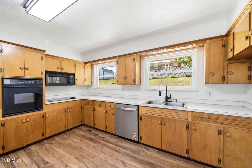 Photo #15: 212 Alderman Drive