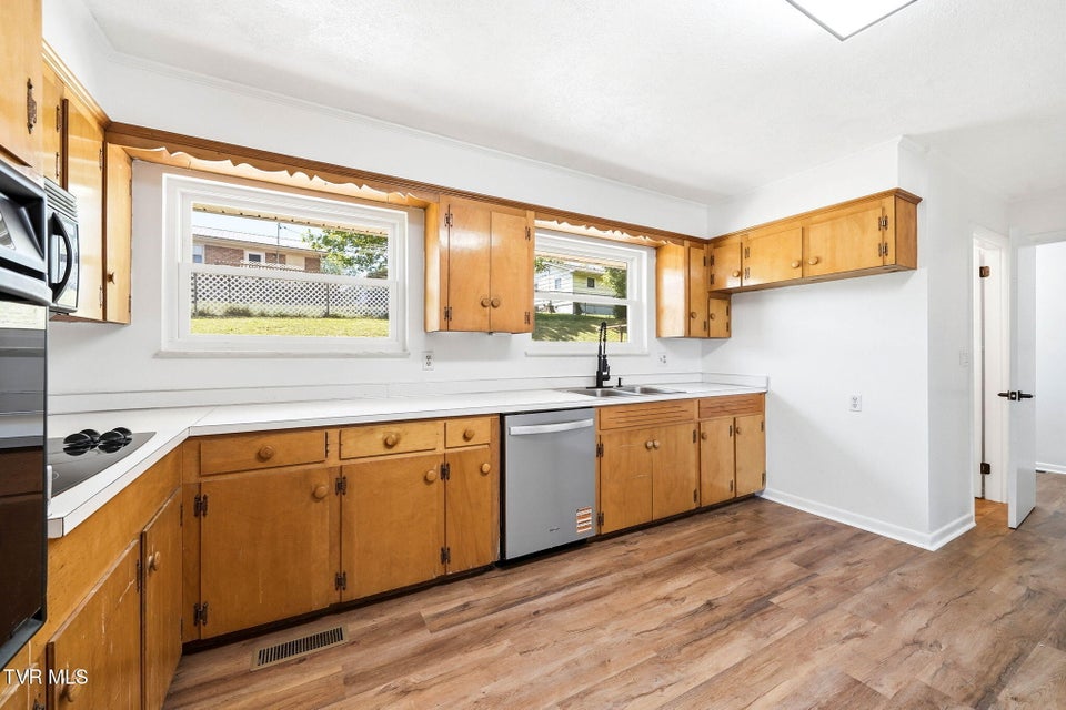 Photo #13: 212 Alderman Drive