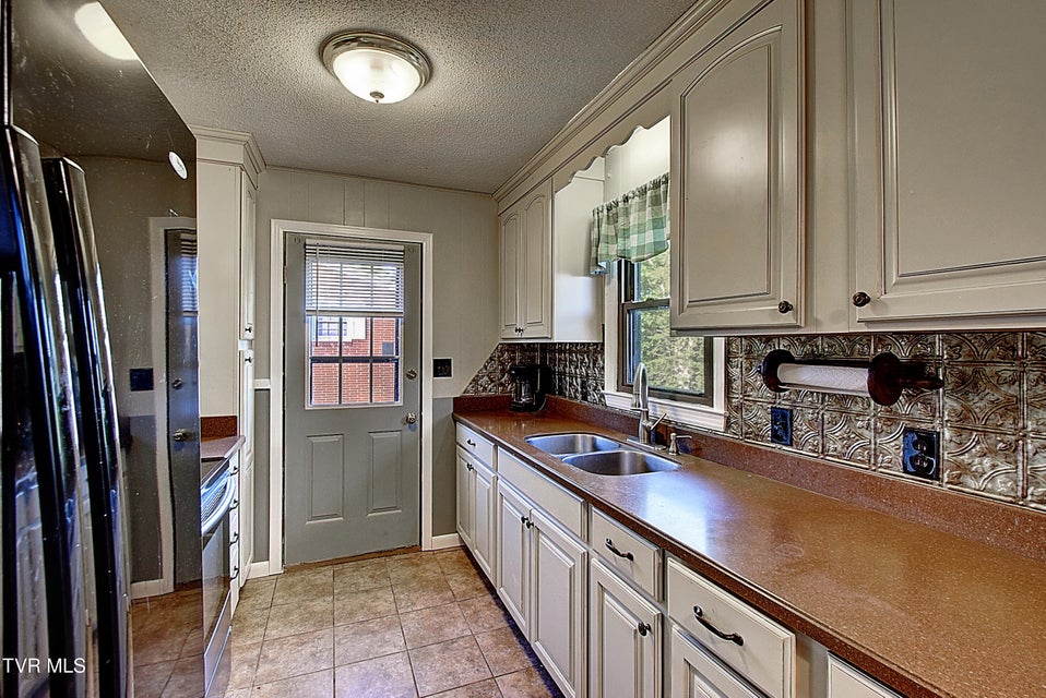 Photo #17: 161 Grandview Road