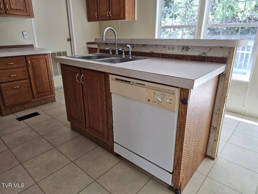 Photo #13: 8802 Gateway Drive