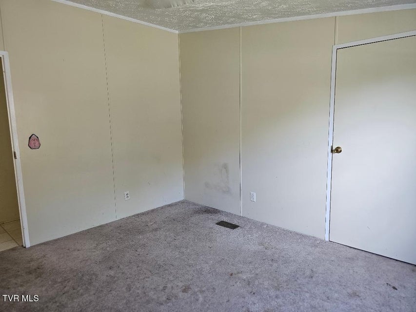 Photo #9: 8802 Gateway Drive