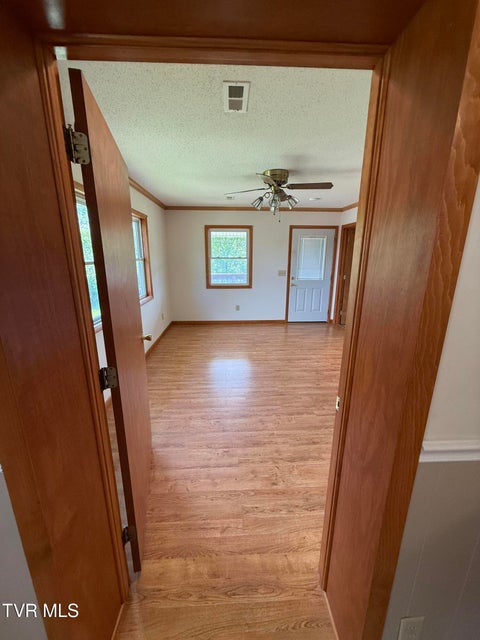 Photo #37: 914 Mountain View Road