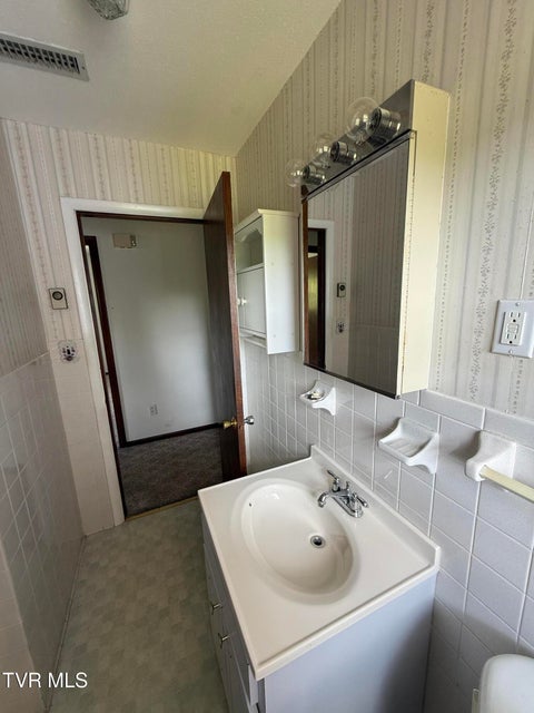 Photo #25: 914 Mountain View Road