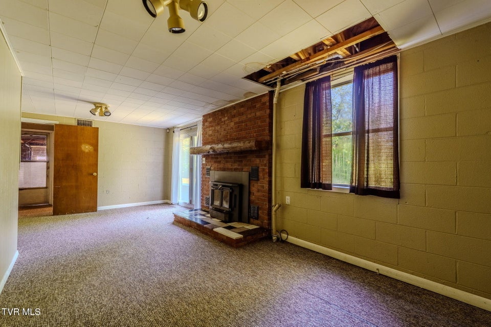 Photo #4: 812 Redbud Drive