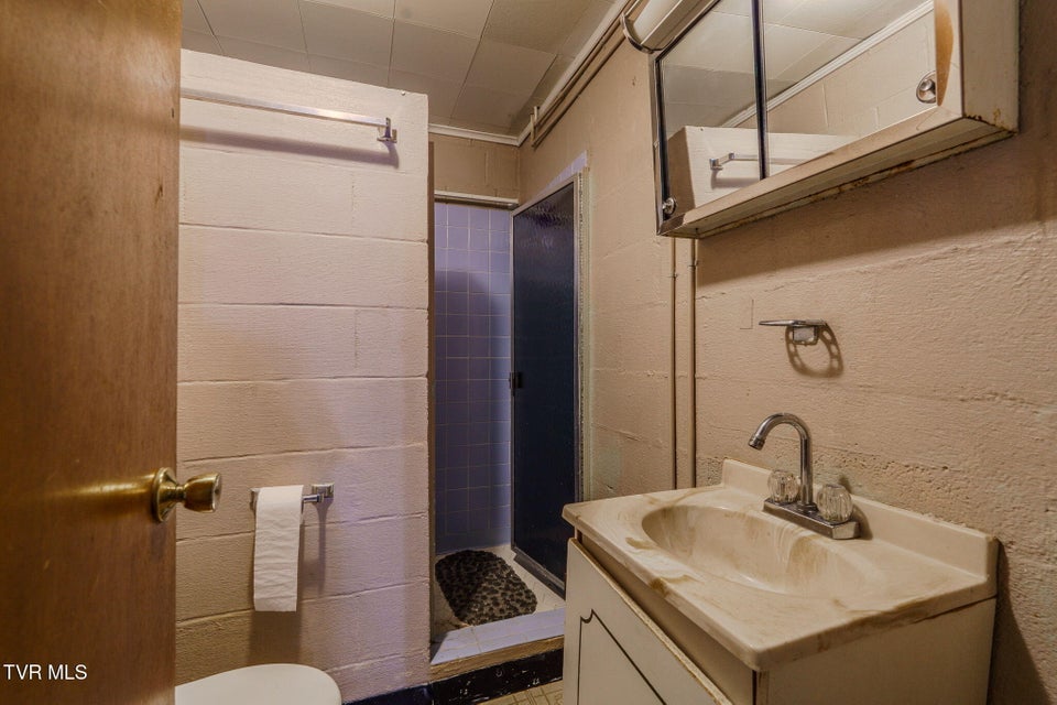 Photo #29: 812 Redbud Drive