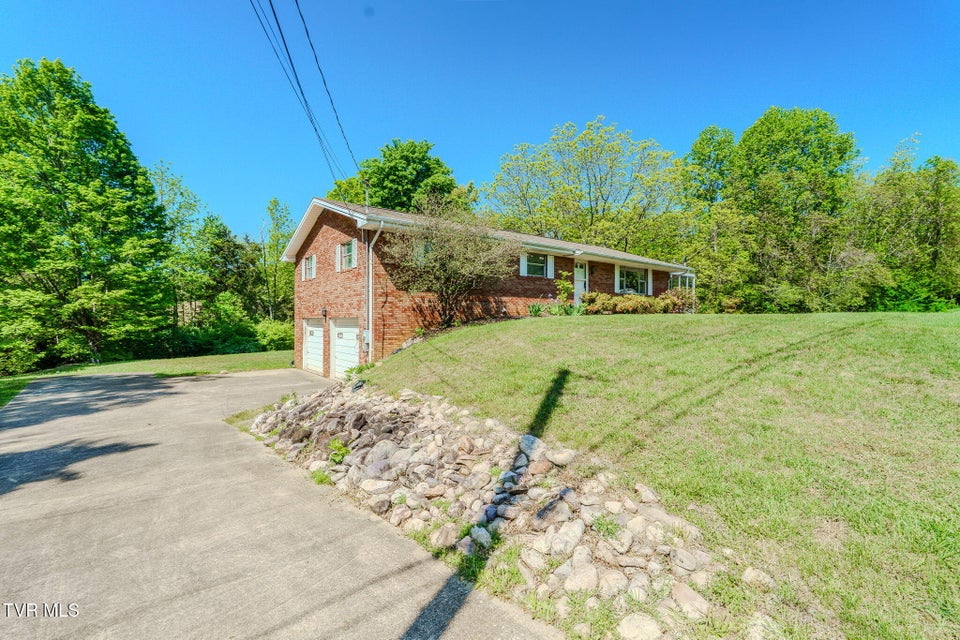 Photo #32: 812 Redbud Drive