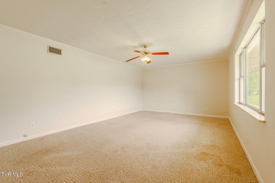 Photo #15: 812 Redbud Drive